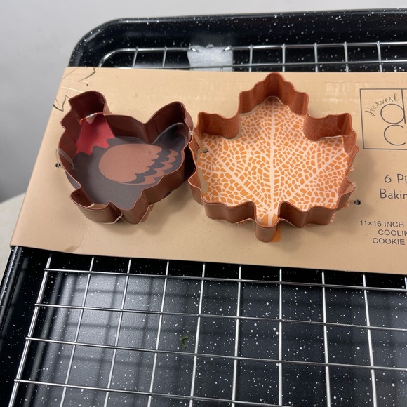 Fall-Themed Cookie Cutter Set - Picture 4 of 7